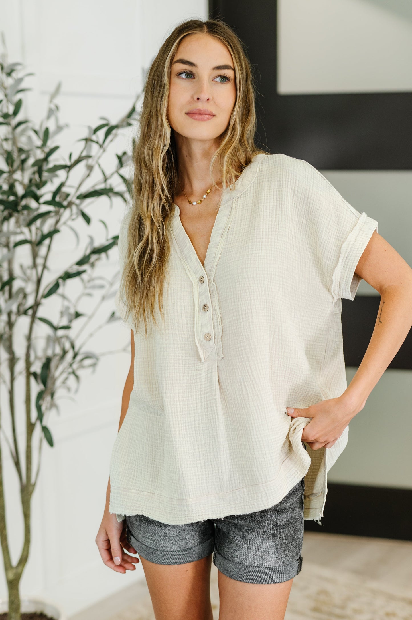 Basic Fade V-Neck Acid Wash Top in Sand Beige