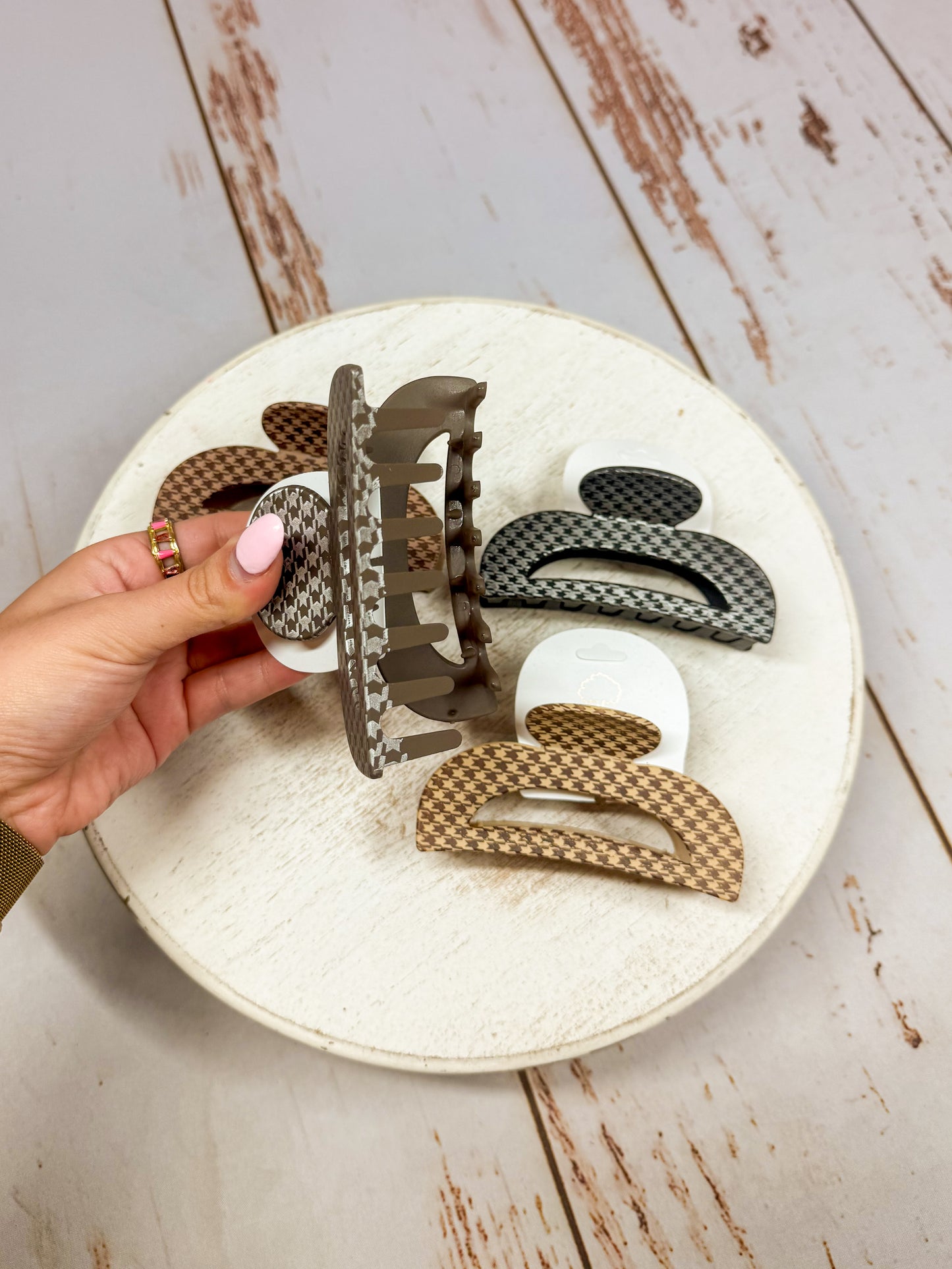 Matte Houndstooth Claw Clip