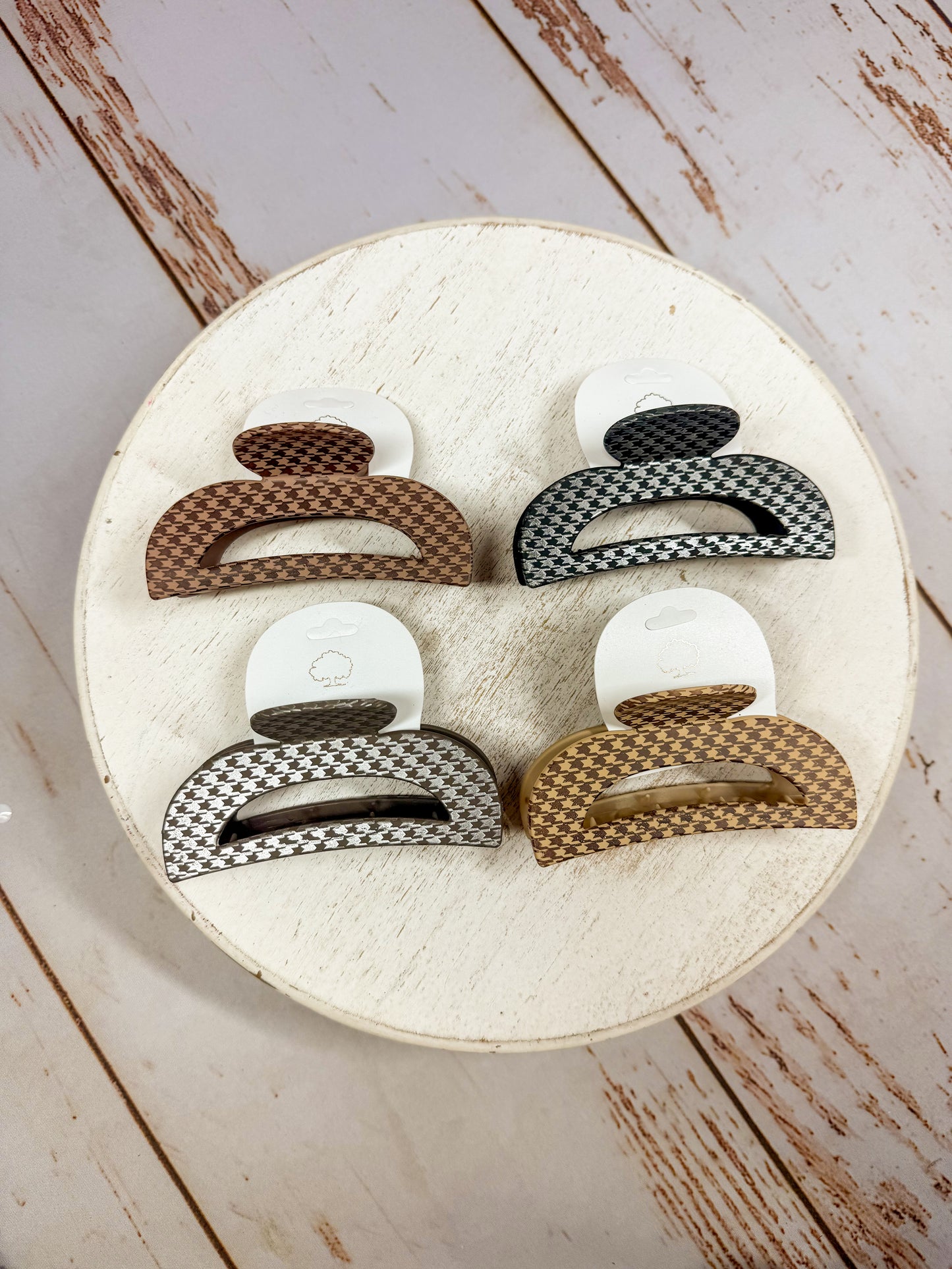 Matte Houndstooth Claw Clip