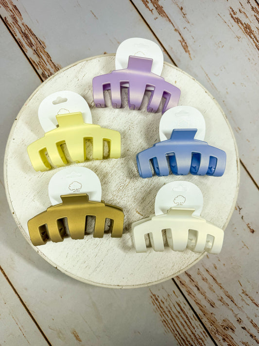 Pearl Effect Claw Clip